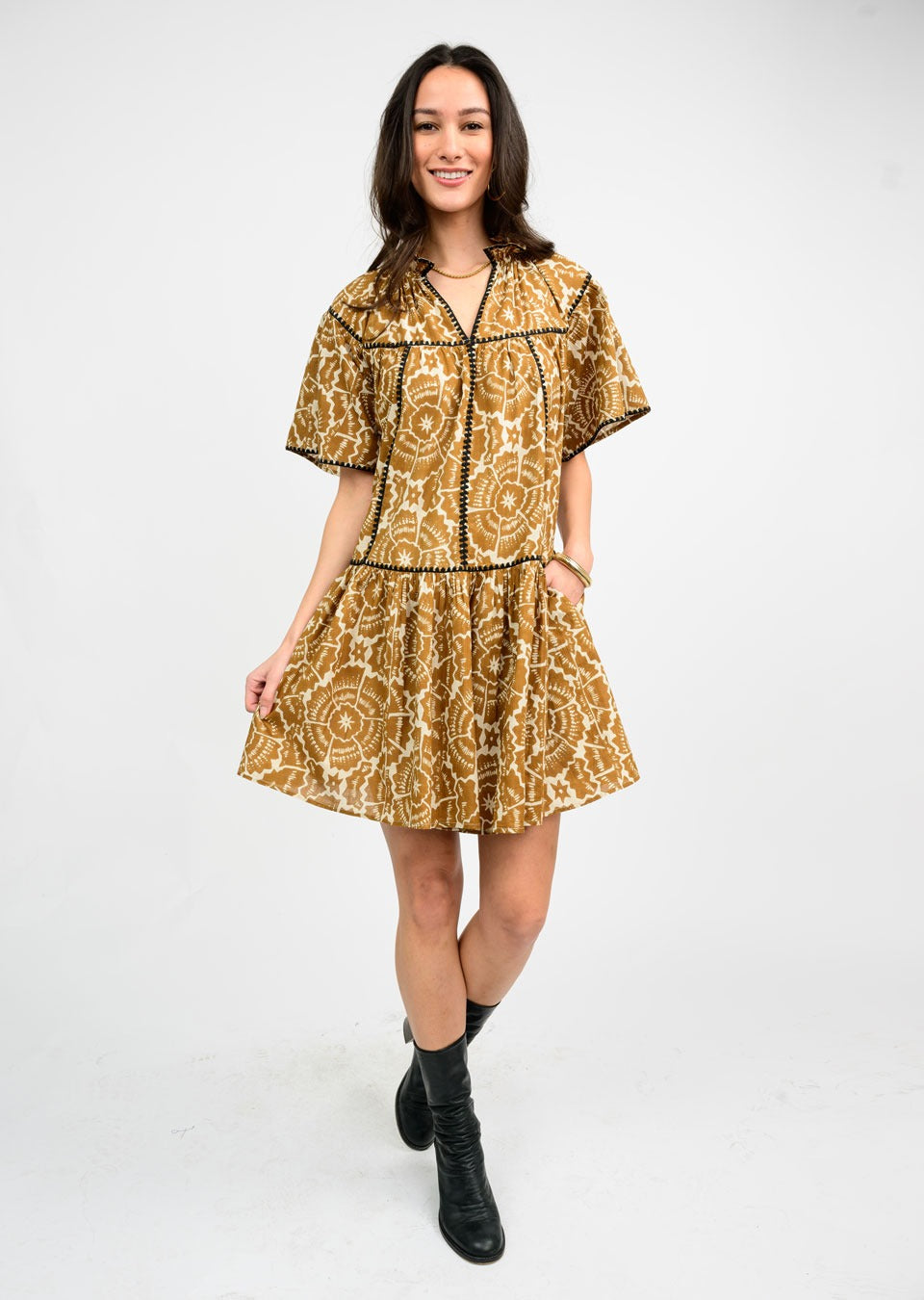 SHELL STITCHED TRIM DRESS