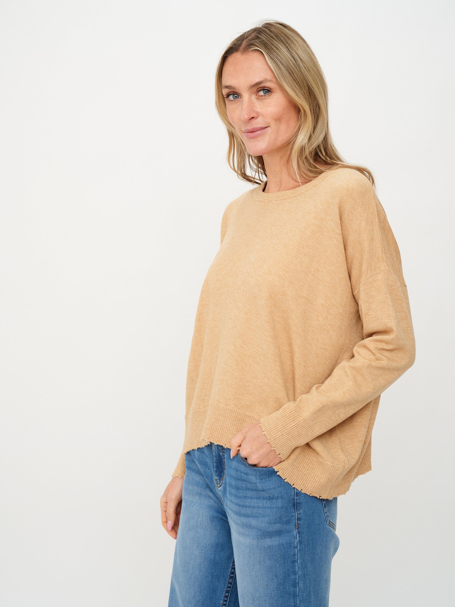 ANGII FRAYED CREW NECK SWEATER